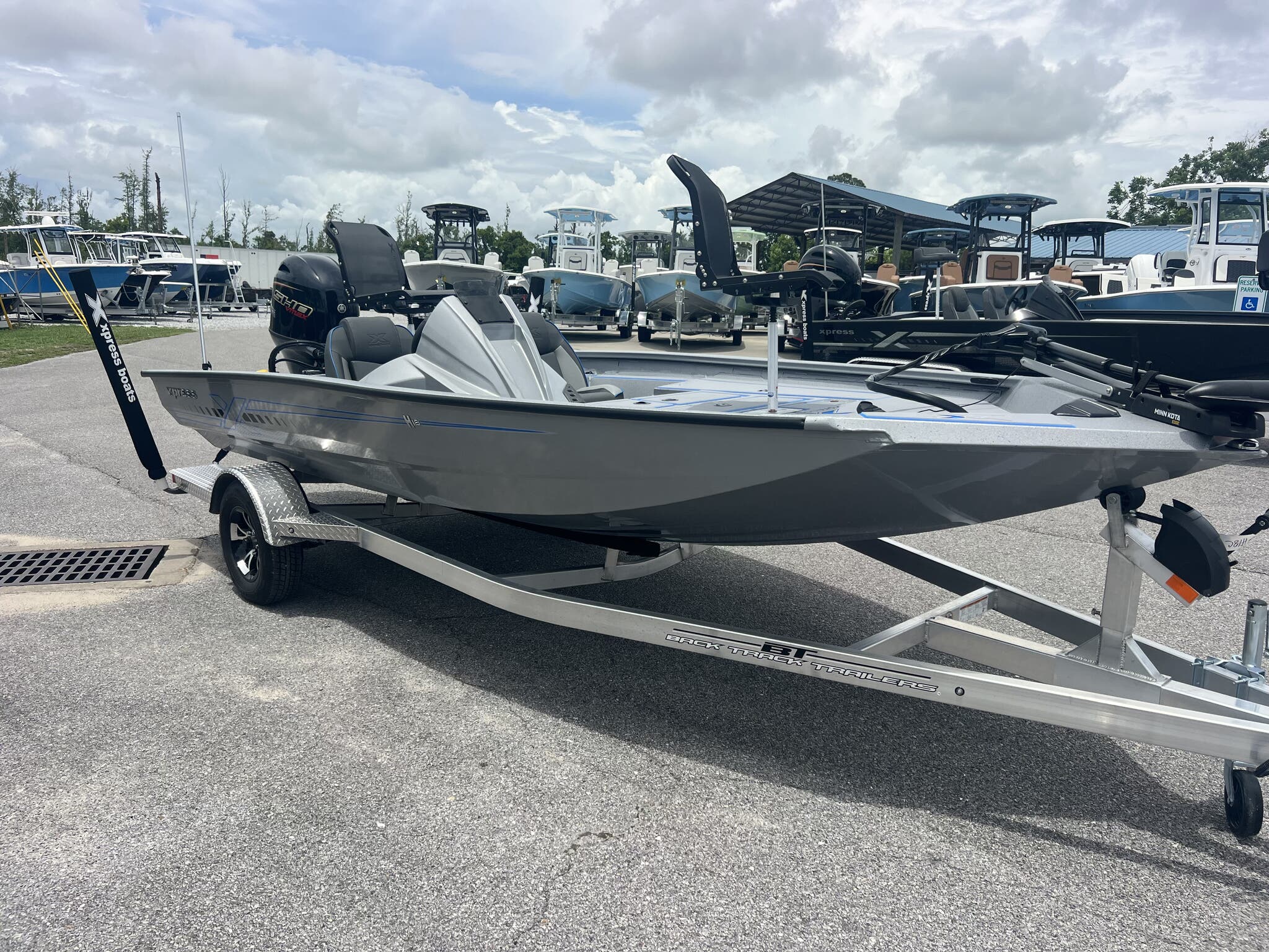 リーフ（2ポット) New 2026 Xpress Hyper-Lift Crappie Series H18C, 31907 Columbus