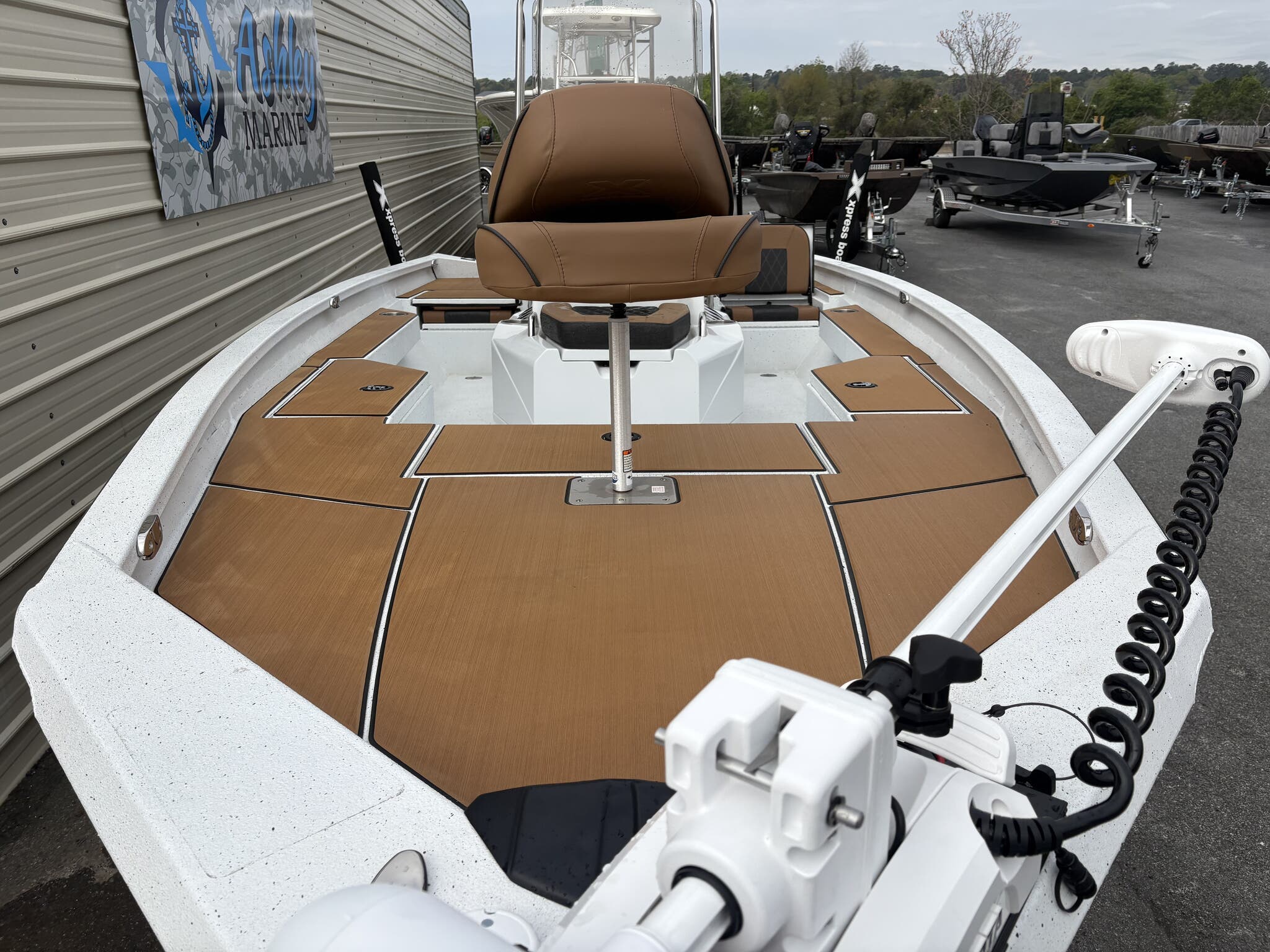 New 2026 Xpress Hyper-Lift Bay Series SEADECK-MK TERROVA SPOTLOCK