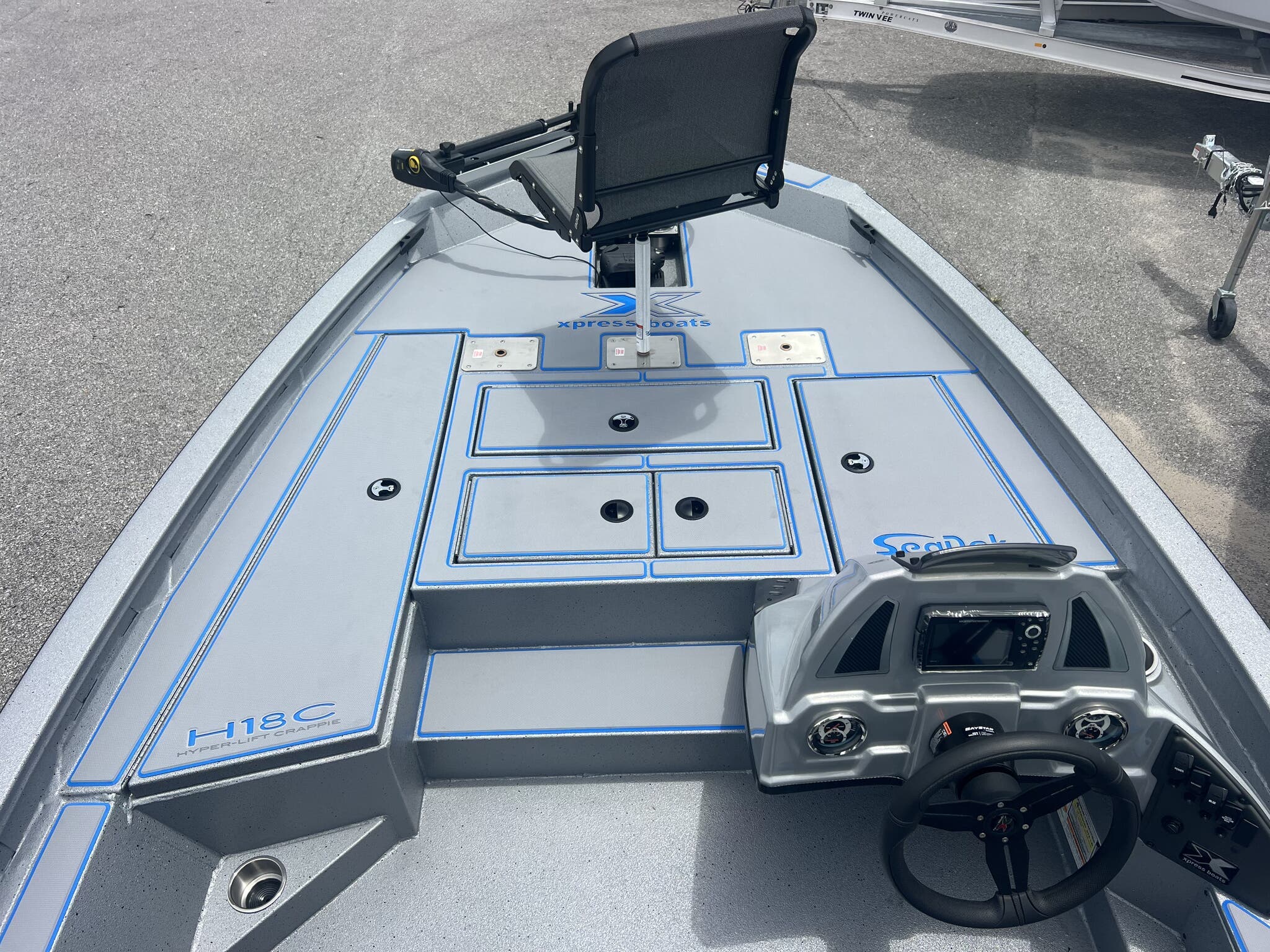 New 2026 Xpress Hyper-Lift Crappie Series H18C, 32405 Panama City