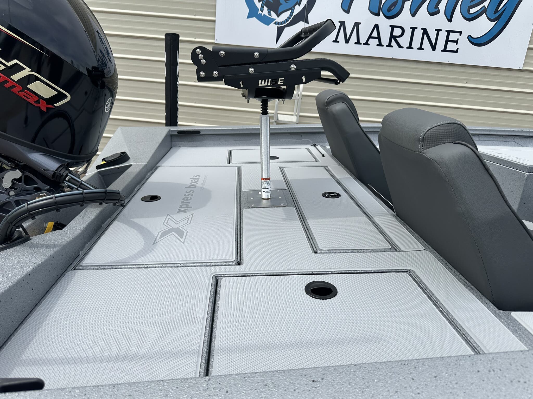 New 2027 Xpress Hyper-Lift Crappie Series H17 CRAPPIE, 32439