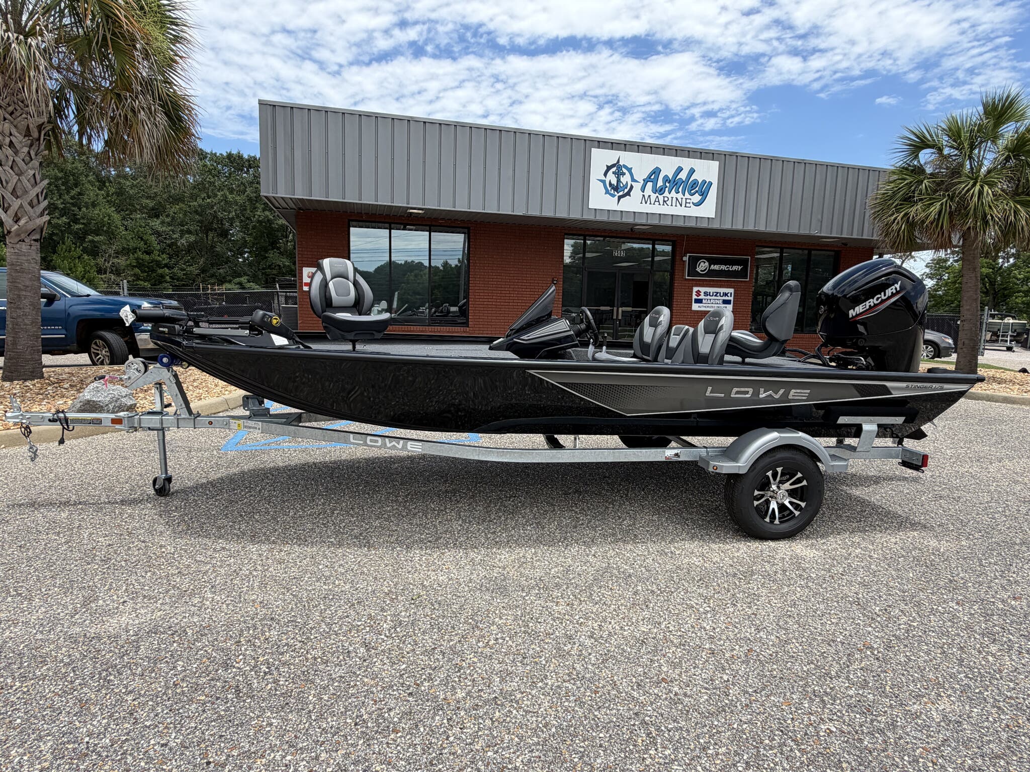 New 2027 Xpress Hyper-Lift Bay Series H22B-200HP GREY-SEADECK