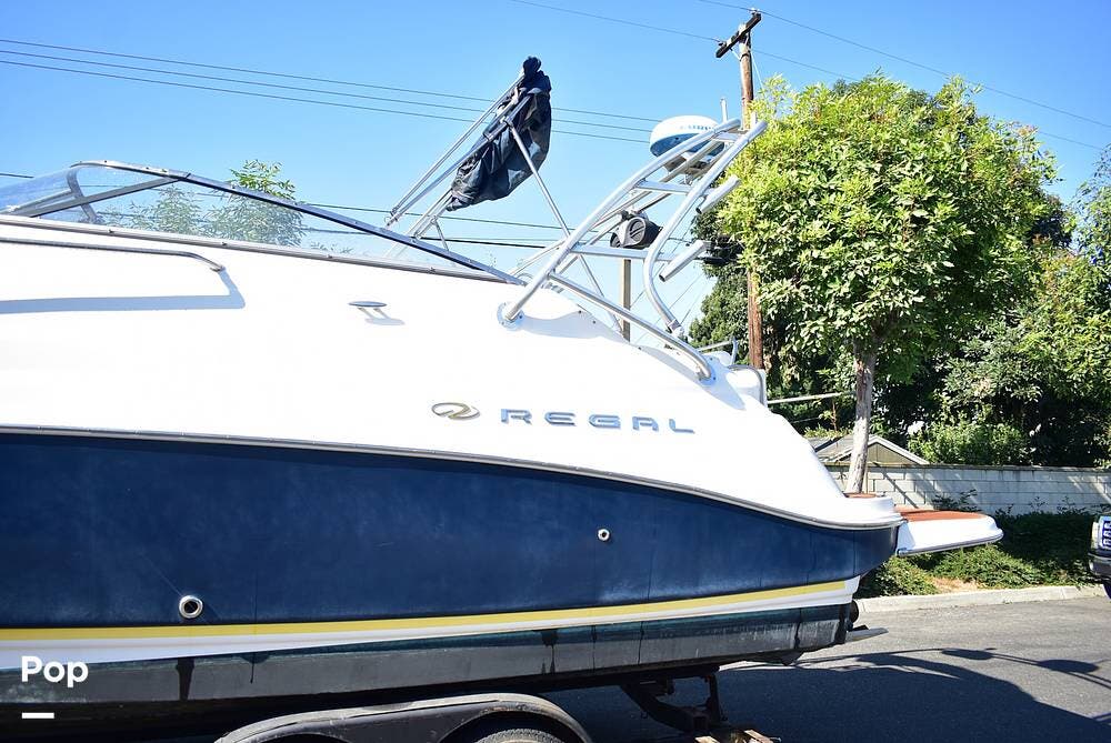 Email now about this Express Cruiser - 2005 Regal Commodore 2665! Slide #4