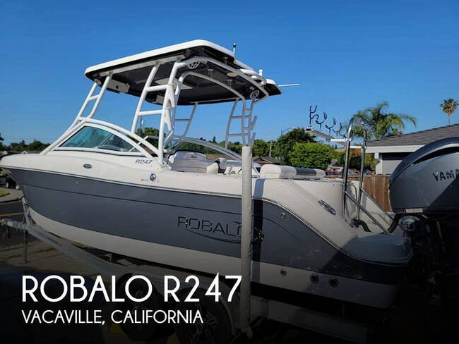 2022 Robalo R 247 R247
