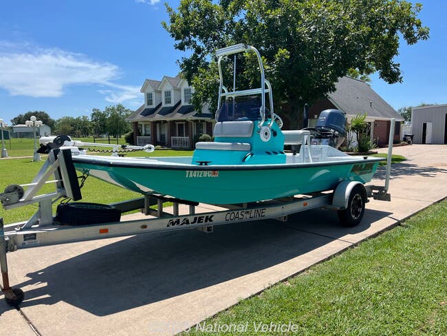 2019 Majek  Redfish