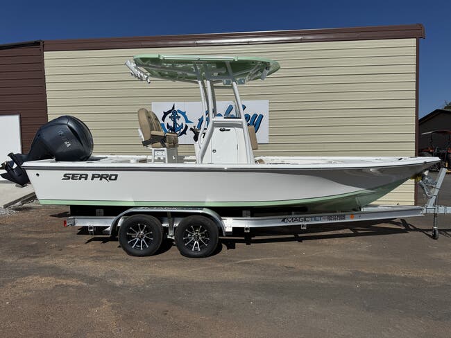 2025 Sea Pro 172 Bay