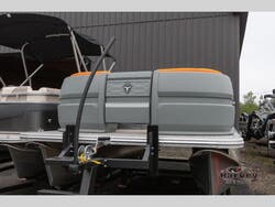 2025 Avalon Aura 19 Quad Lounge