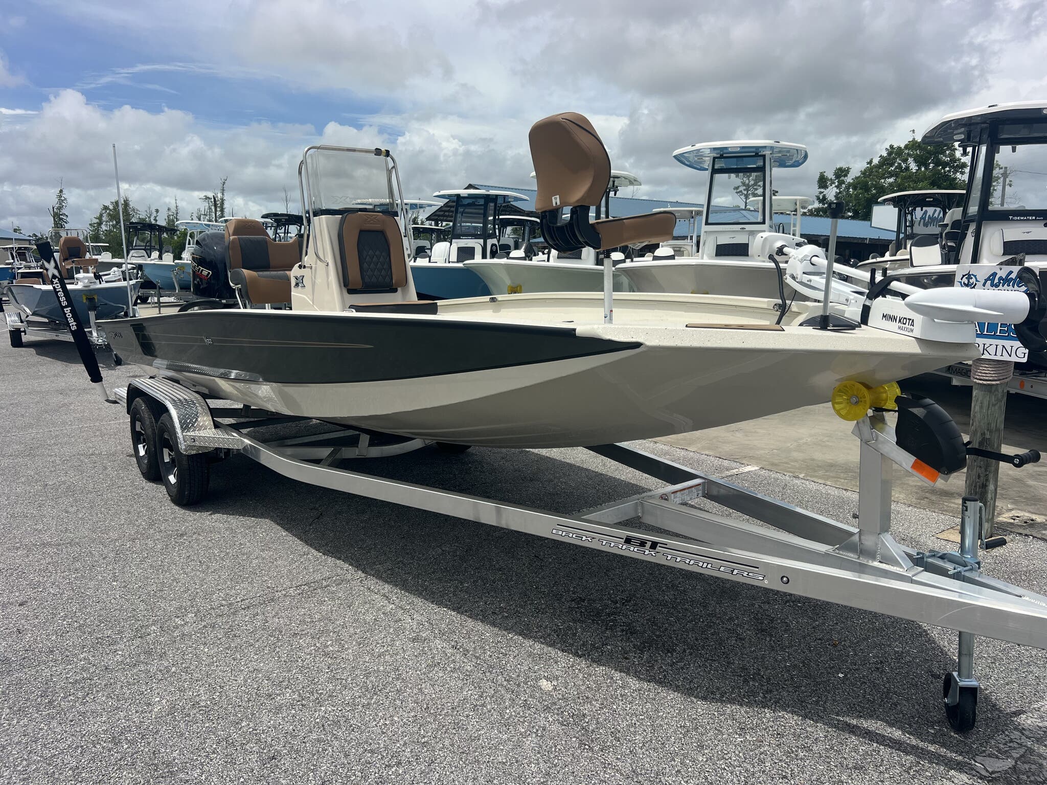2026 Xpress Hyper-Lift Bay Series H22B