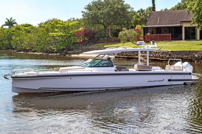 2025 Axopar  37 Sun Top