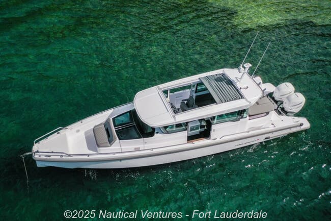 2026 Axopar  37 XC CROSS CABIN