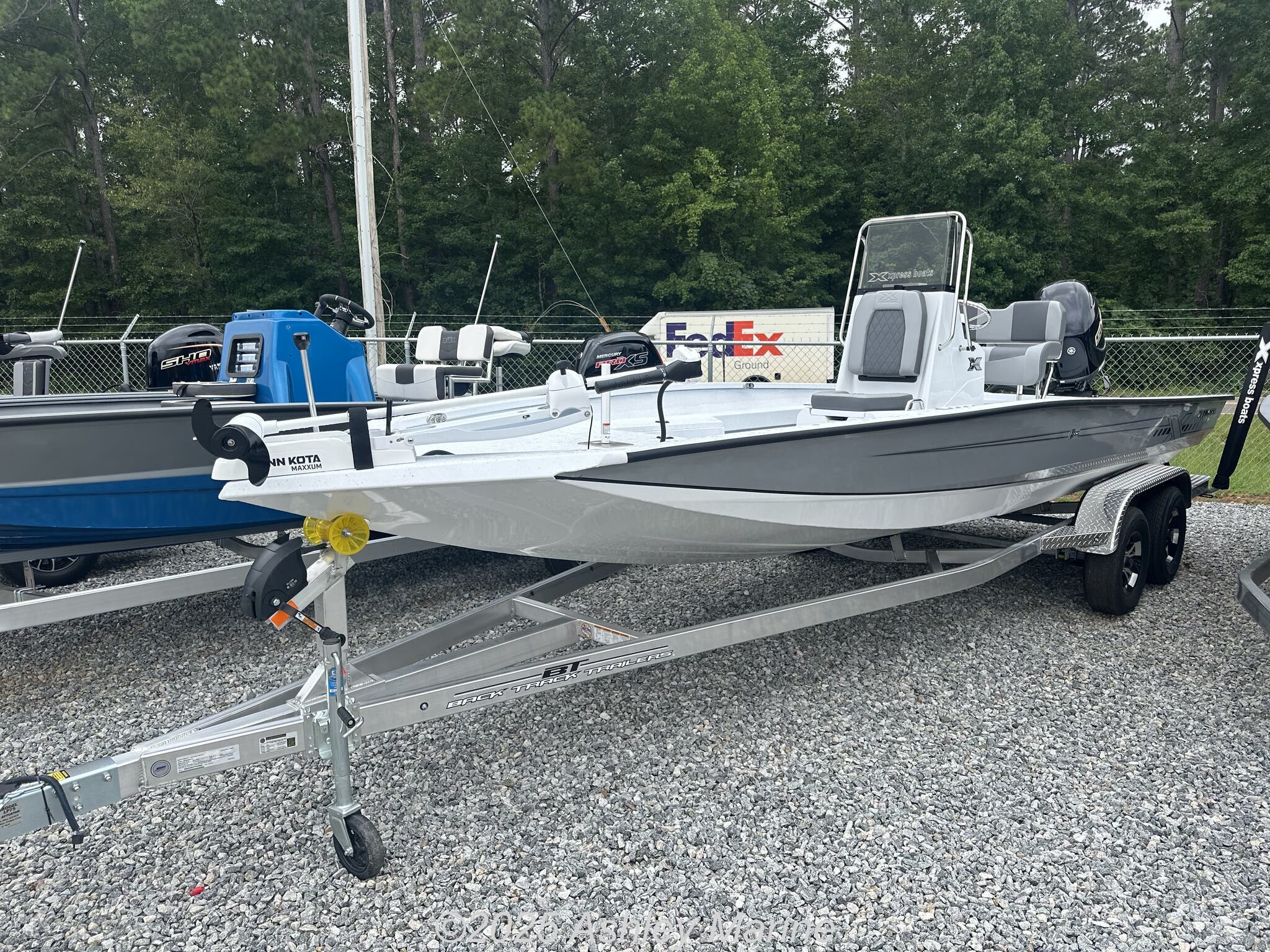 2026 Xpress Hyper-Lift Bass Series   H17