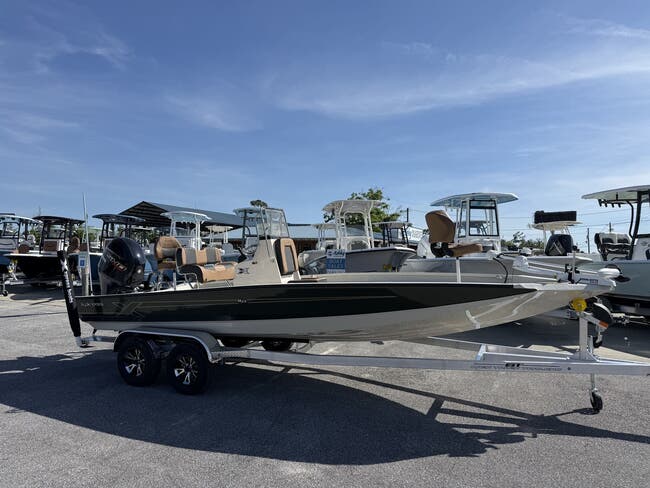 2025 Xpress Hyper-Lift Series H20B Seadeck