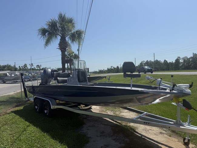 2025 Xpress Hyper-Lift Bay Series 210 BAY-175 HP