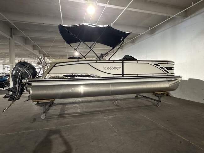 New 2025 Godfrey Sanpan SP2500SBC available in Alexander City, Alabama