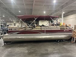 2016 Bennington Q Series 25 2575 Qsbw Windscreen specs and