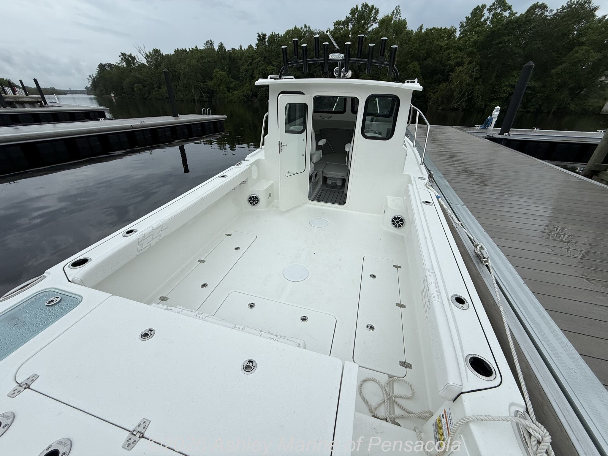 2026 Parker 247 Explorer TWIN 150S AND AIR COND.