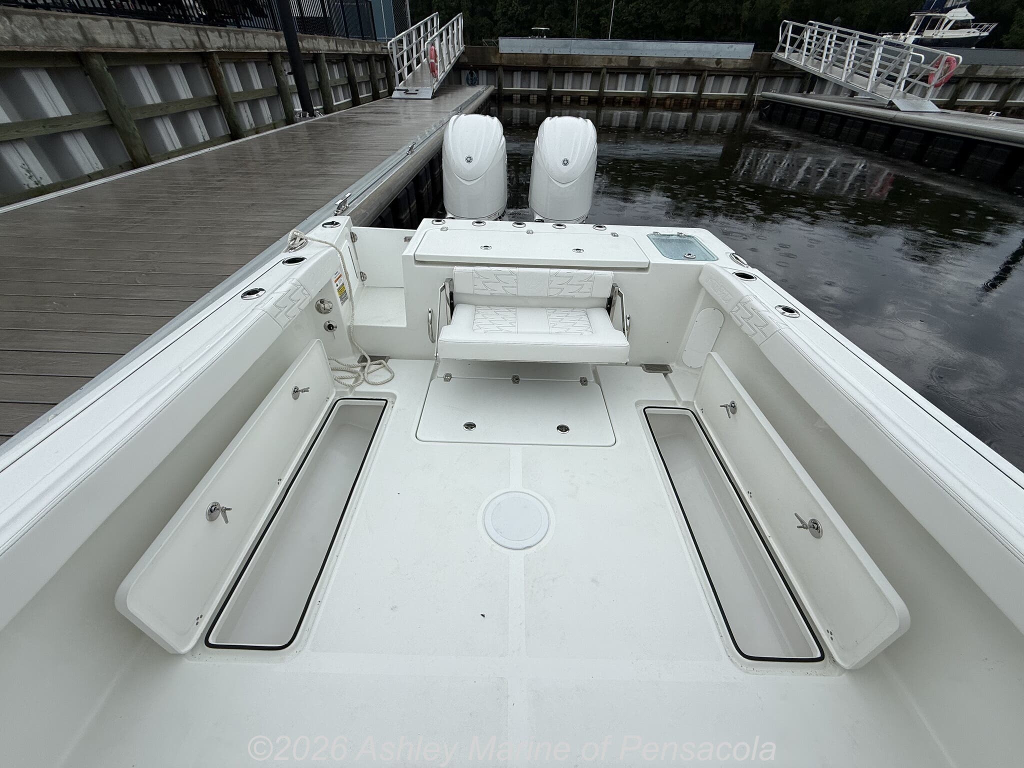 2026 Parker 247 Explorer TWIN 150S AND AIR COND.